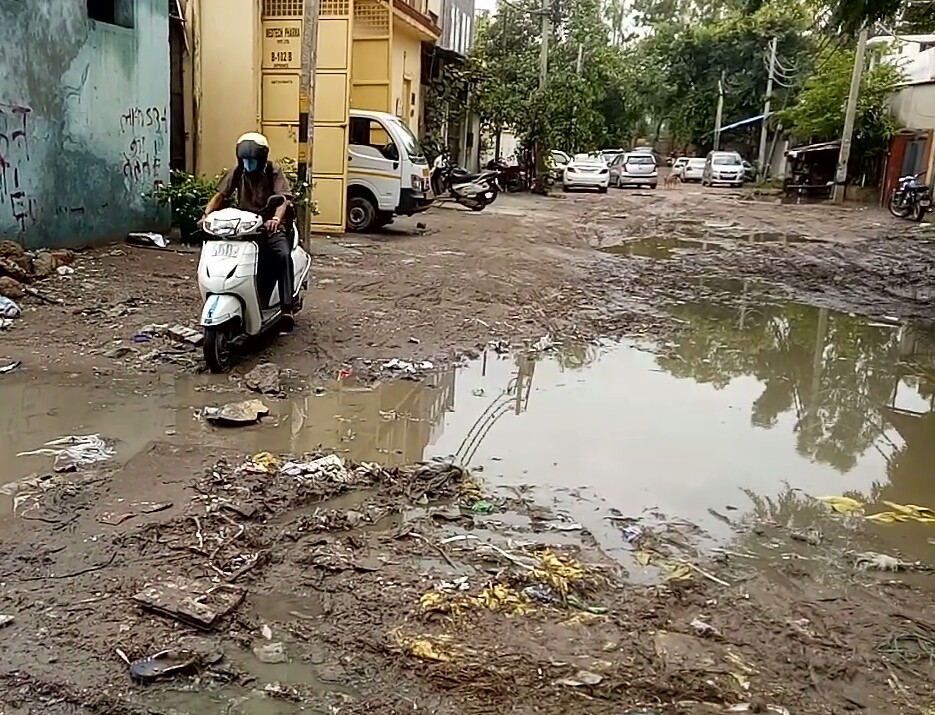 waterlogging since 35 years in mayapuri of west delhi