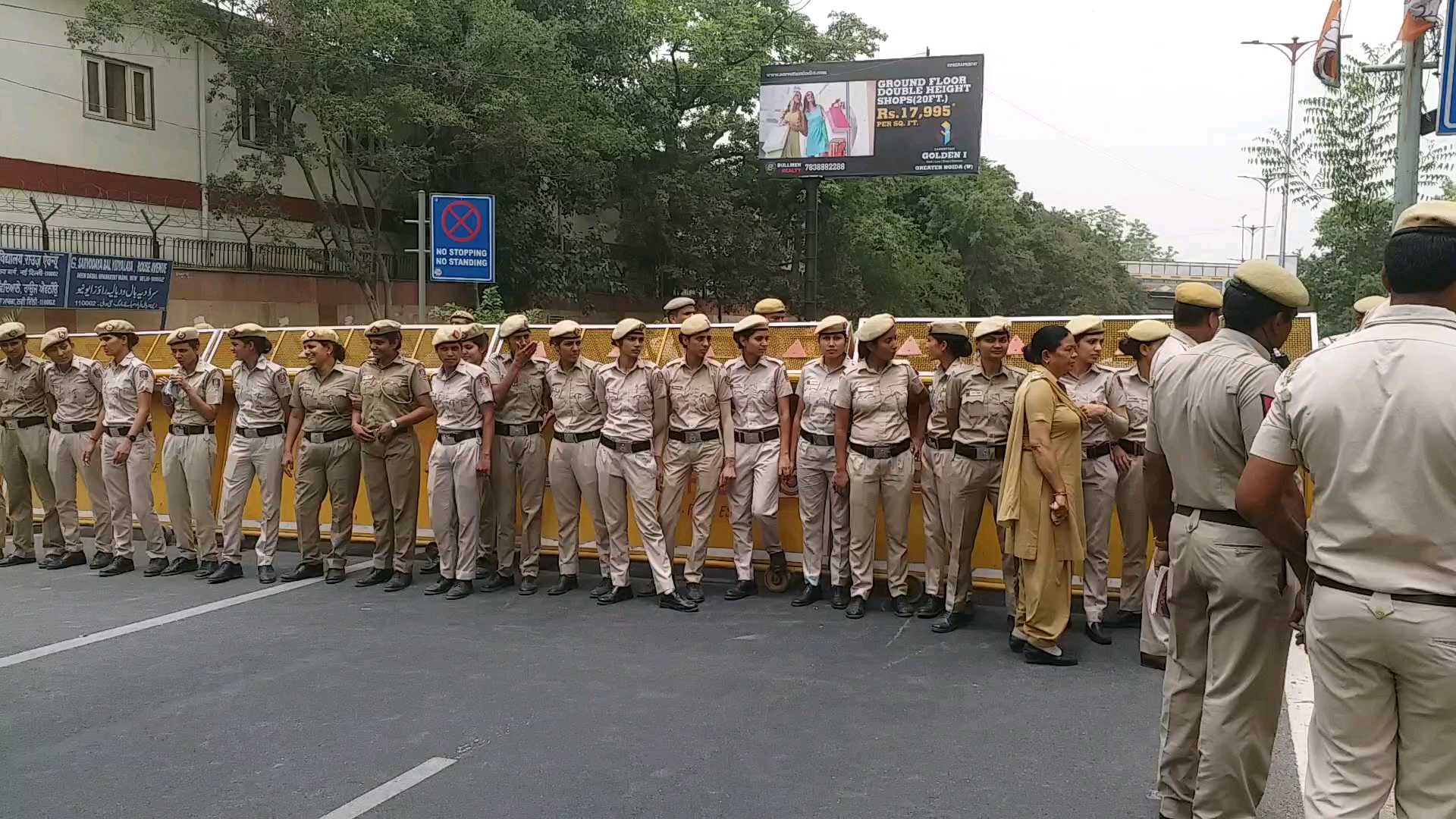 Delhi Women Congress Committee protest over increase petrol diesel rate