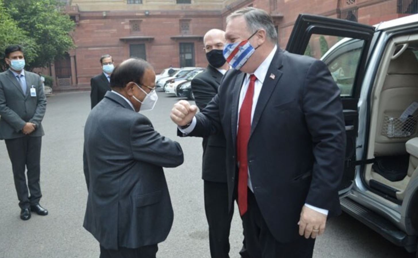 امریکی وزیر خارجہ مائک پومپیو نے منگل کو دہلی میں قومی سلامتی کے مشیر اجیت ڈوبھال سے ملاقات کی