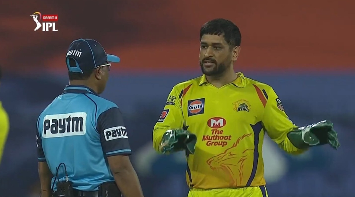 RR VS CSK, Dhoni, Umpire error,  Tom Curran