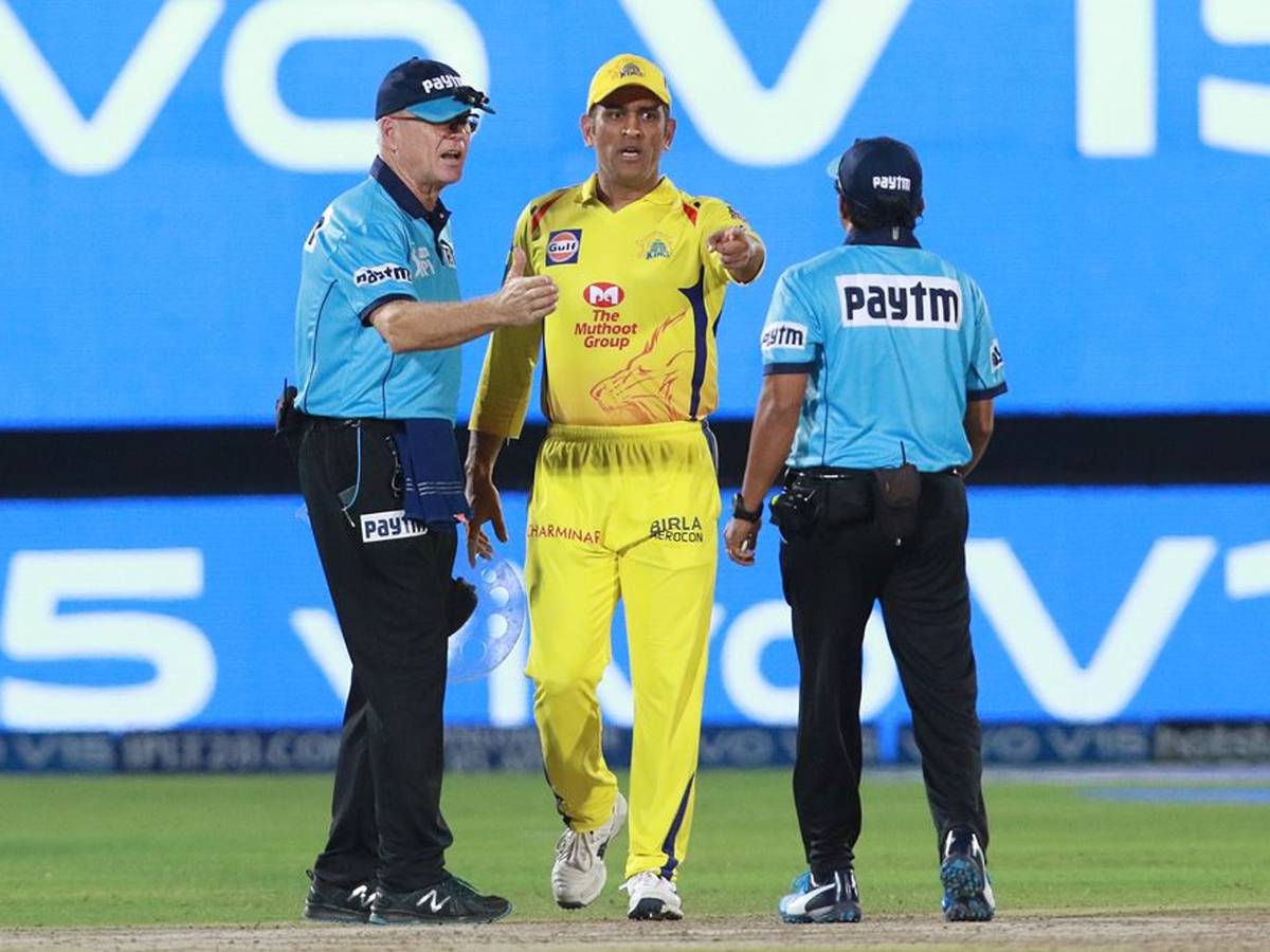 RR VS CSK, Dhoni, Umpire error,  Tom Curran