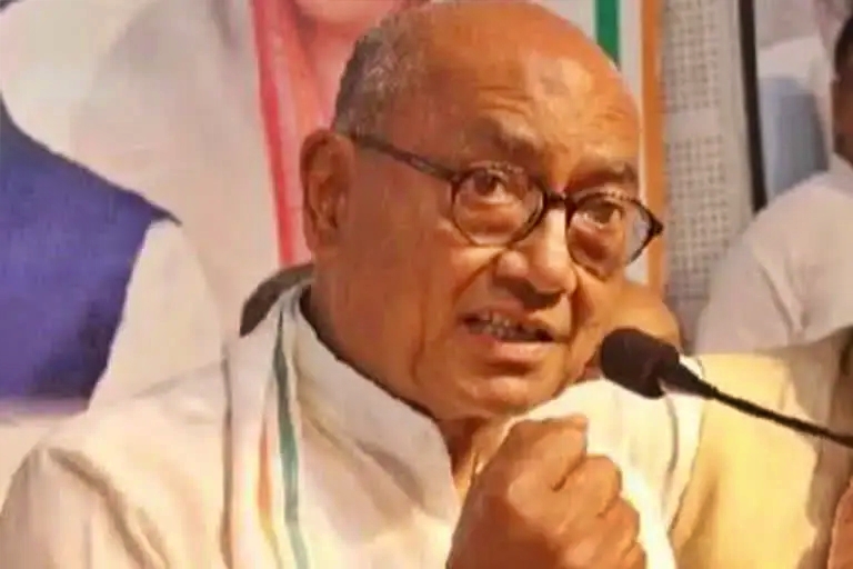 Digvijaya Singh wont contest Cong prez poll  Cong prez poll  Digvijaya Singh announces  ಚುನಾವಣೆ ರೇಸ್​ನಿಂದ ಹಿಂದೆ ಸರಿದ ದಿಗ್ವಿಜಯ್​ ಸಿಂಗ್​ ಕಾಂಗ್ರೆಸ್​ ಅಧ್ಯಕ್ಷೀಯ ಚುನಾವಣೆ  ಮಧ್ಯಪ್ರದೇಶ ಮಾಜಿ ಮುಖ್ಯಮಂತ್ರಿ ದಿಗ್ವಿಜಯ್​ ಸಿಂಗ್​