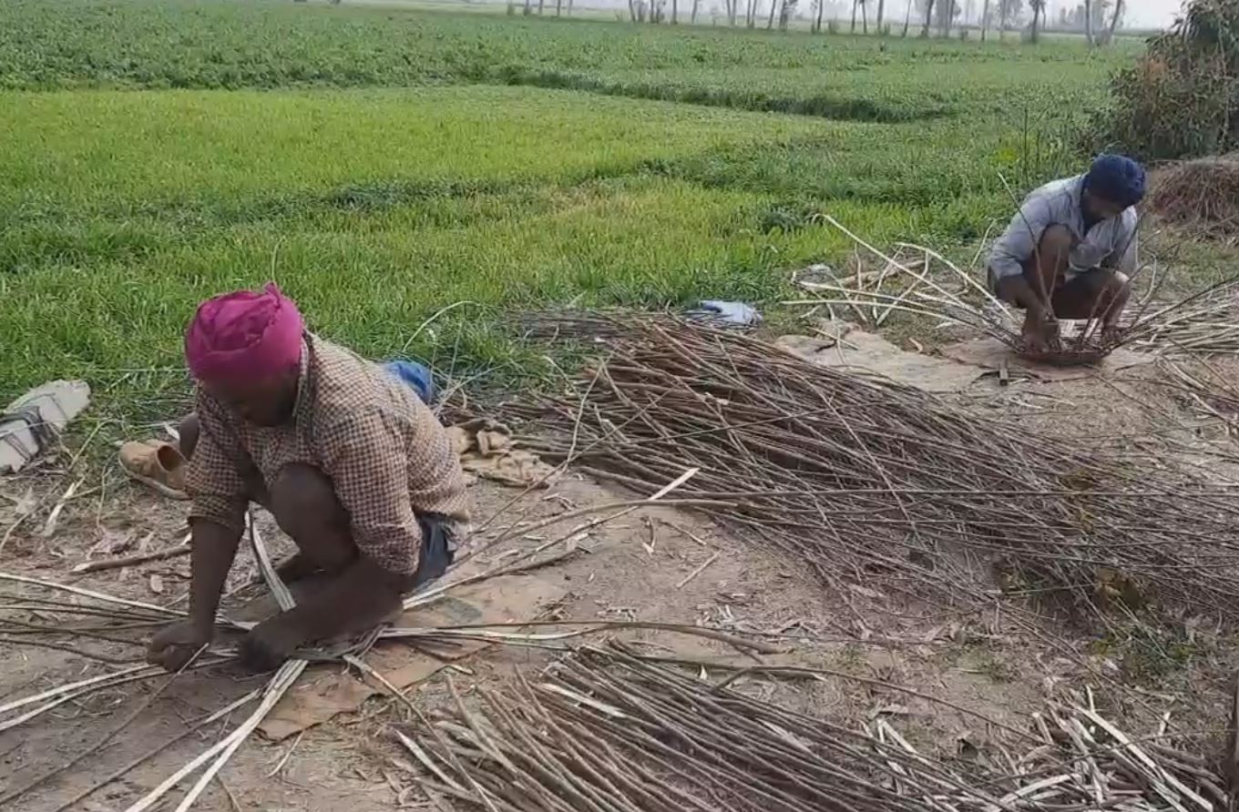 Kaluwala village on the border