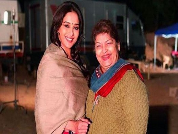 madhuri dixit pays tribute to Saroj Khan