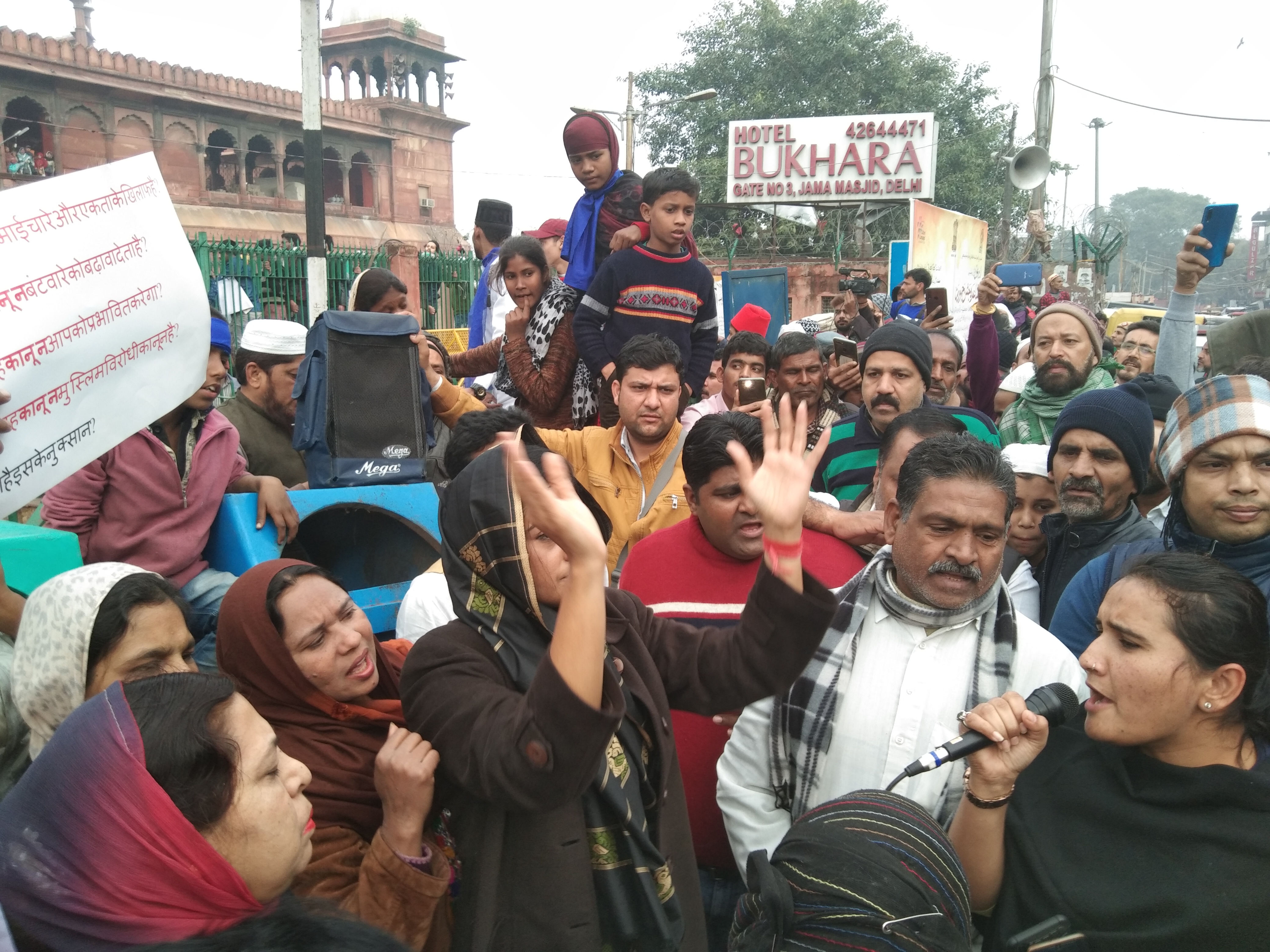 Alka Lamba protests at Jama Masjid Chowk