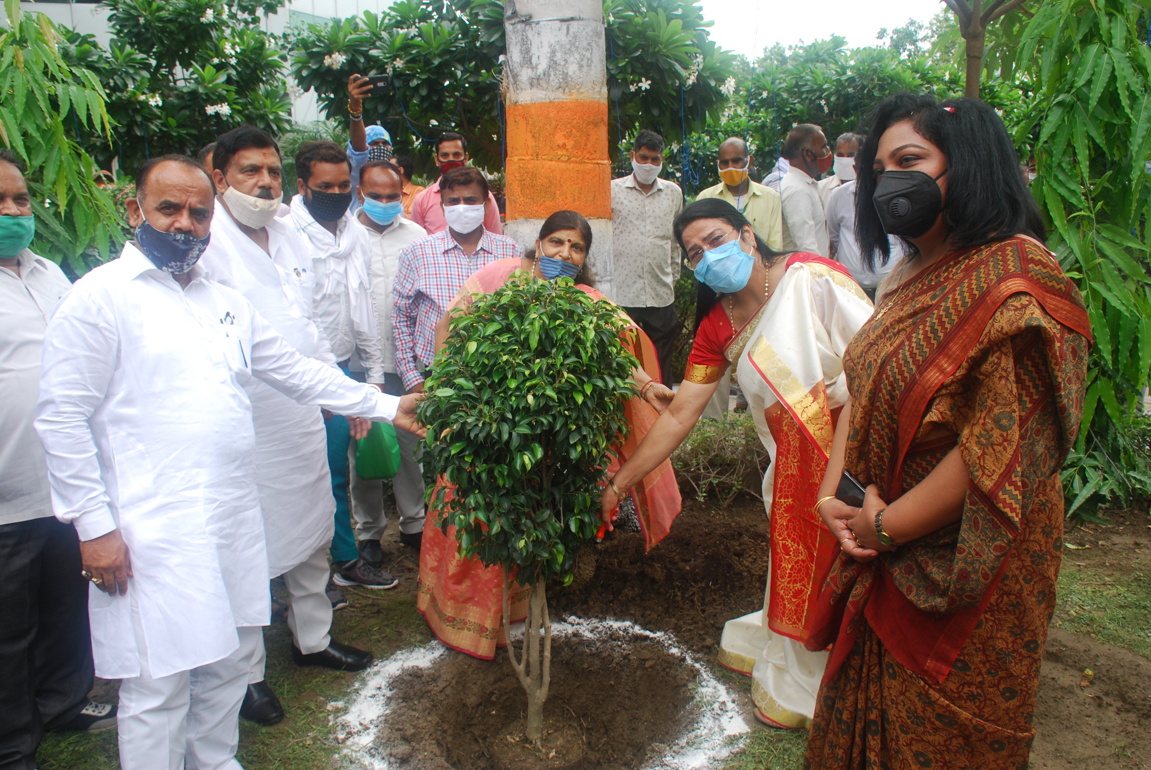 Mayor Nirmal Jain unfurls tricolor at Independence Day celebrations 2020 held at EDMC