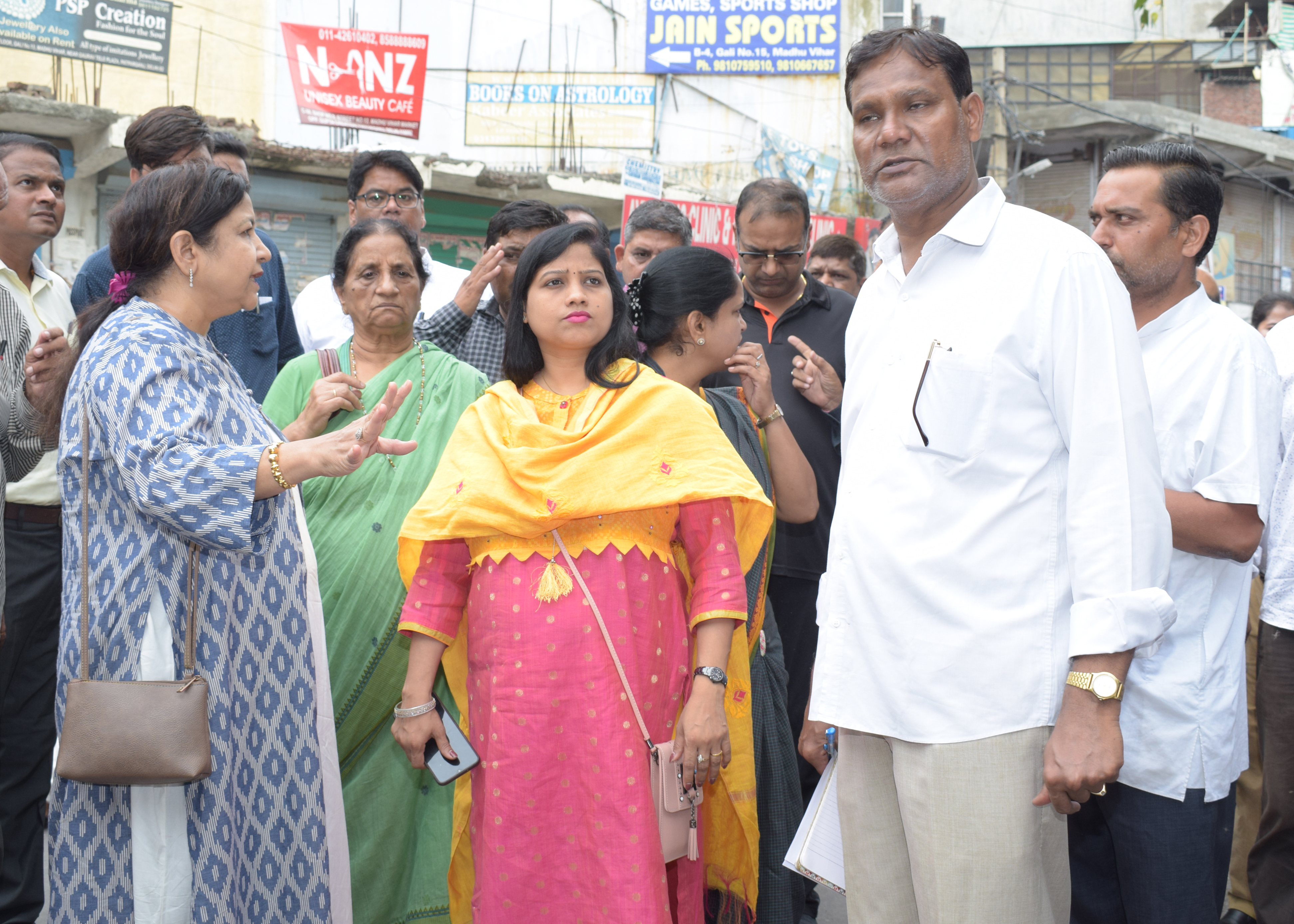 Mayor inspected the Preet Vihar area in delhi