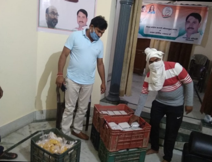 Noida District Congress Committee provided food to the needy people corona virus lockdown