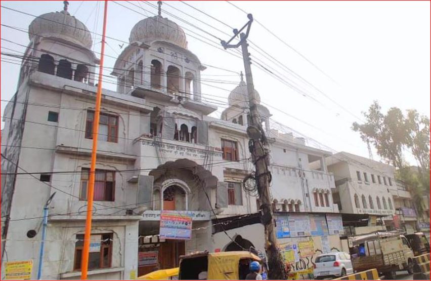 Sikhs opened the gates of the gurdwara for namaz in gurugram  friday prayers in gurgaon  etv bharat urdu news  gurugram friday prayers news  سکھوں نے نماز کے لیے گردوارے کے دروازے کھول دیئے  اپنی دکان مسلم طبقہ کو نماز جمعہ ادا کرنے کے لئے دے د  گڑگاؤں کی مذہبی رواداری  آنگن میں بھی نماز ادا کر سکتے ہیں  مسلمانوں کو نماز کے لئے جگہ دینے کے لئے تیار  ہندو شدت پسند تنظیموں کی جانب کیے گئے تنازع  سکھوں نے گردوارہ میں نماز پڑھنے کی اجازت  گڑگاؤں گرودوارا انتظامی کمیٹی  مسلمانوں کو کہیں بھی نماز پڑھنے سے روکیں