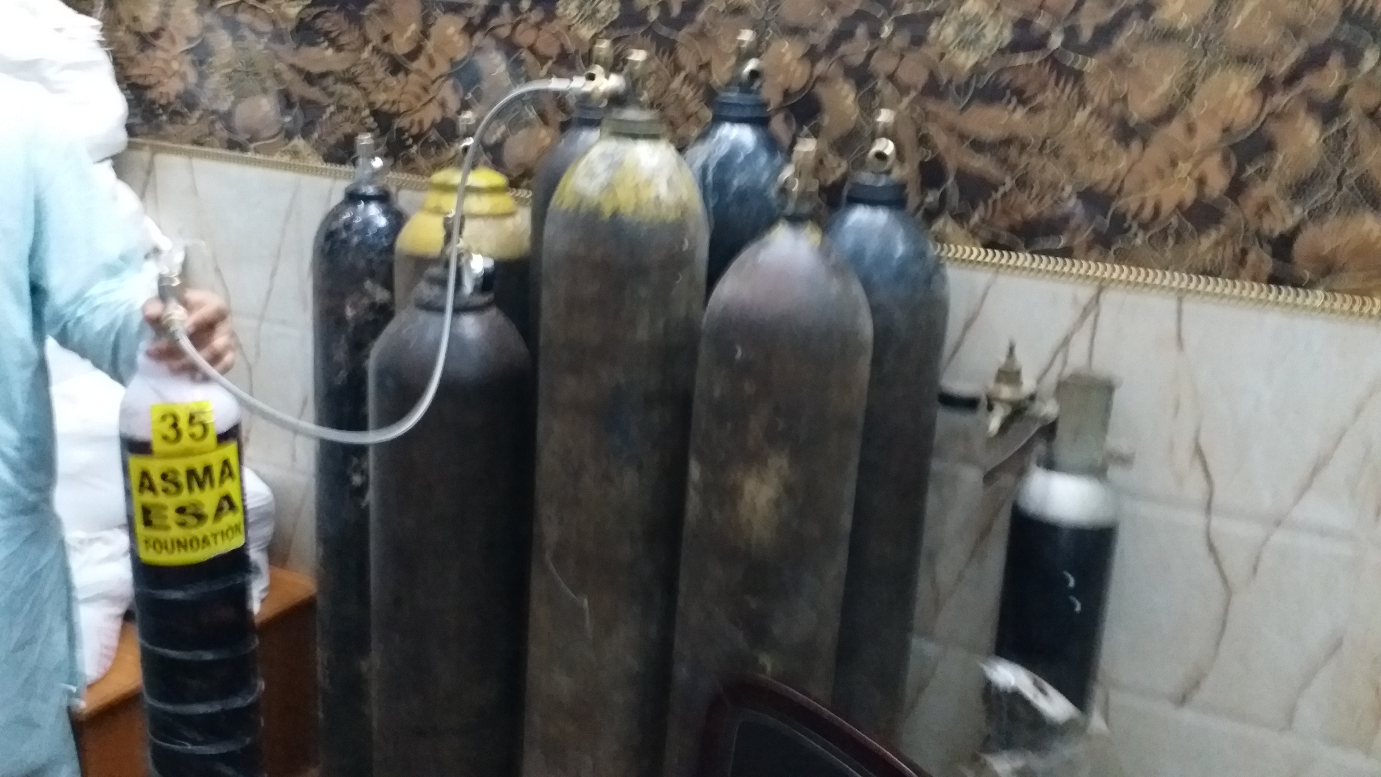 oxygen cylinder