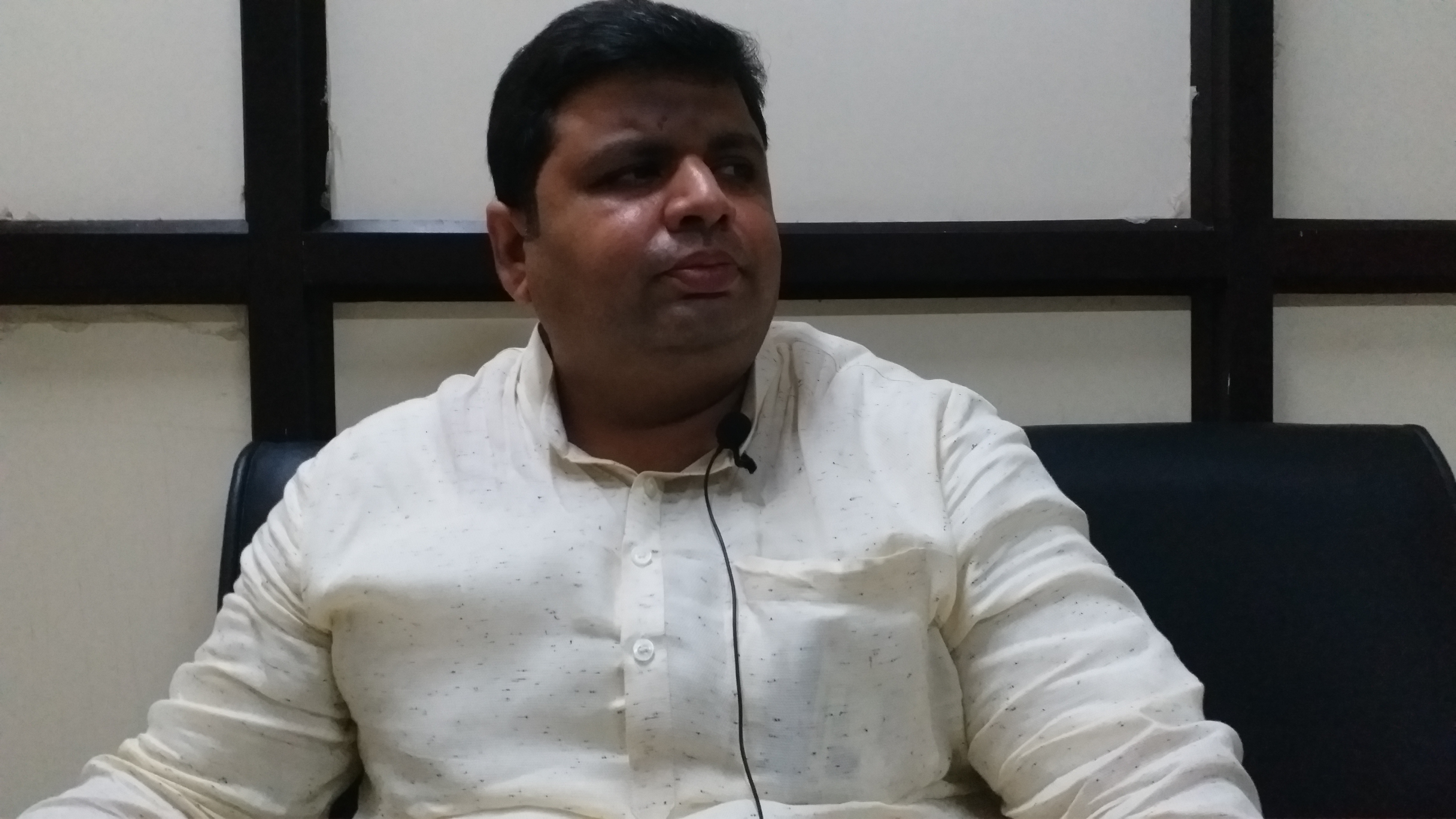 mcd employees' dues should be paid soon says aap councillor mohd sadiq