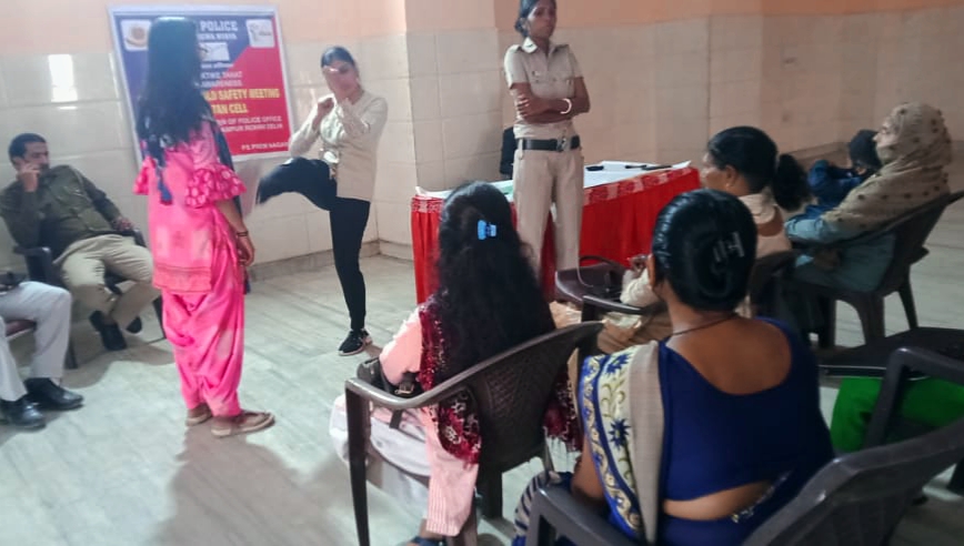 Police gave Martial arts training to girl students on International Women's Day with NGO collaboration