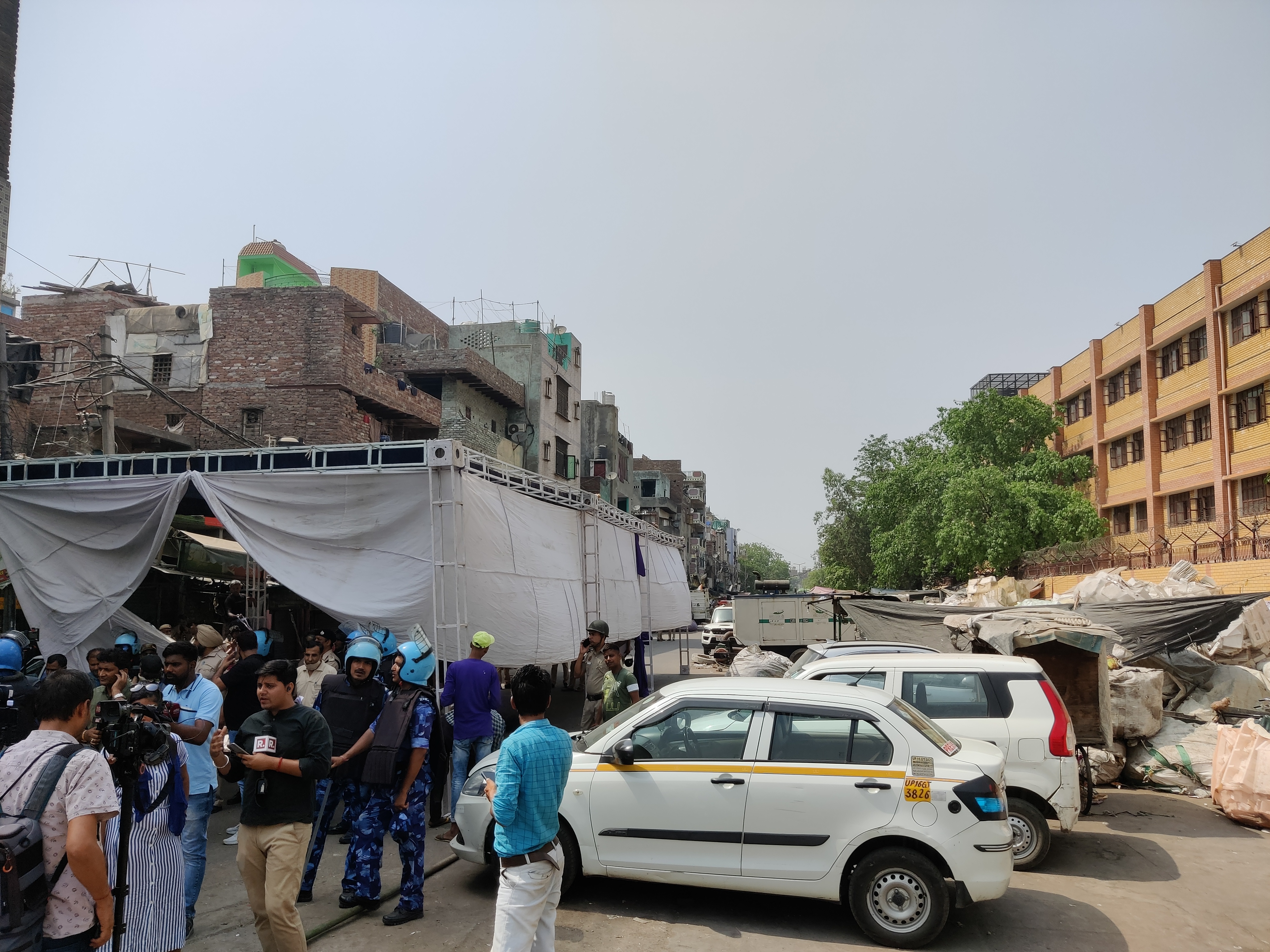 Stone pelting in Jahangirpuri