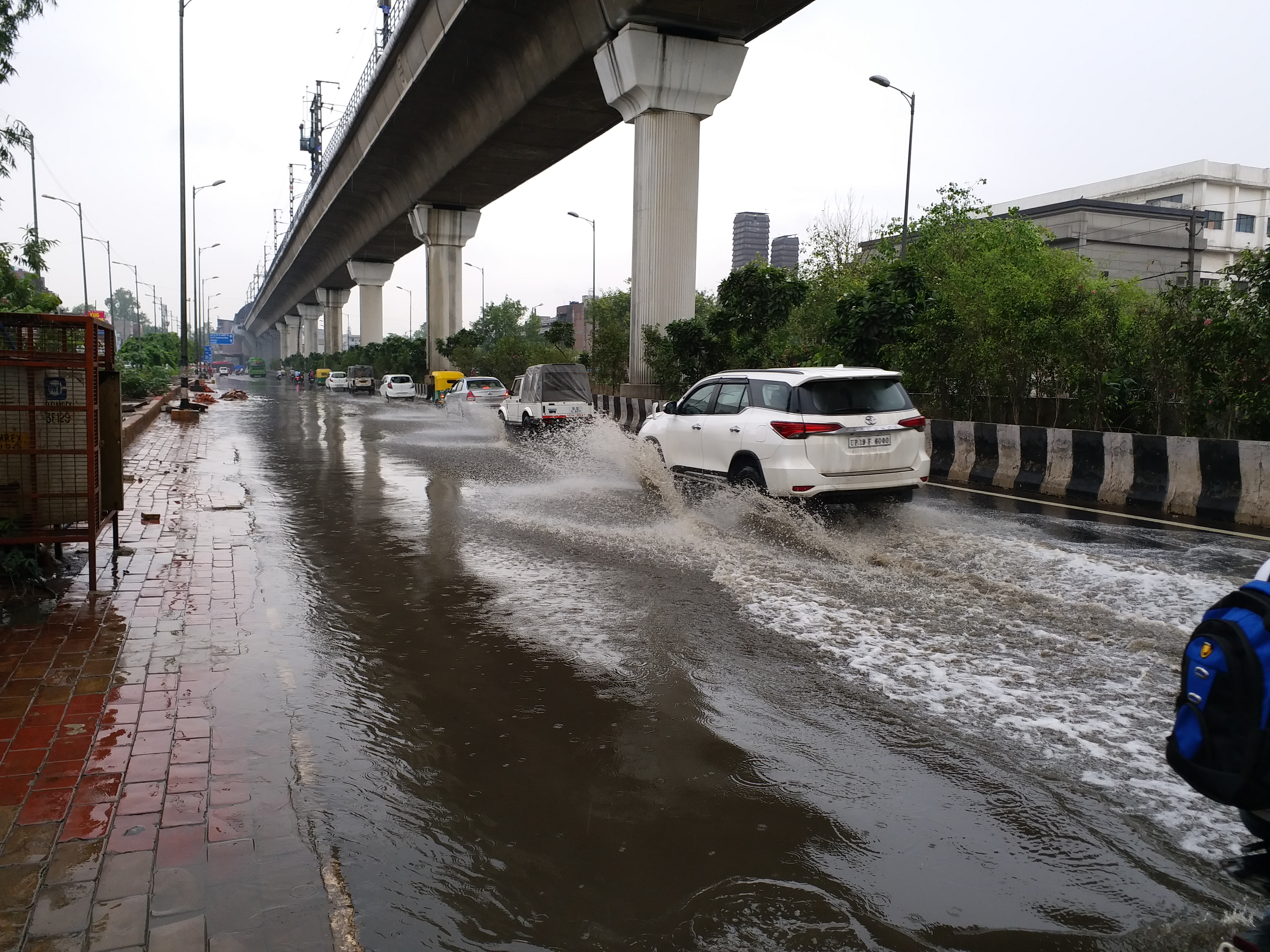 Waterlogging on Azadpur-Mukarba Chowk delhi