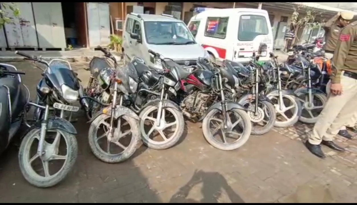 Prem Nagar police arrested three vehicle thieves with 13 stolen bikes in delhi