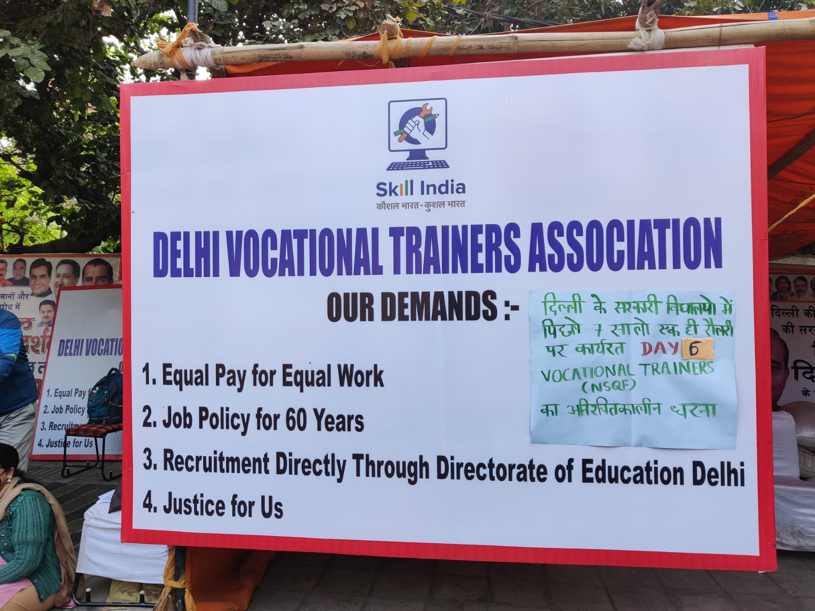 Indefinite strike of vocational teachers demanding increase in salary