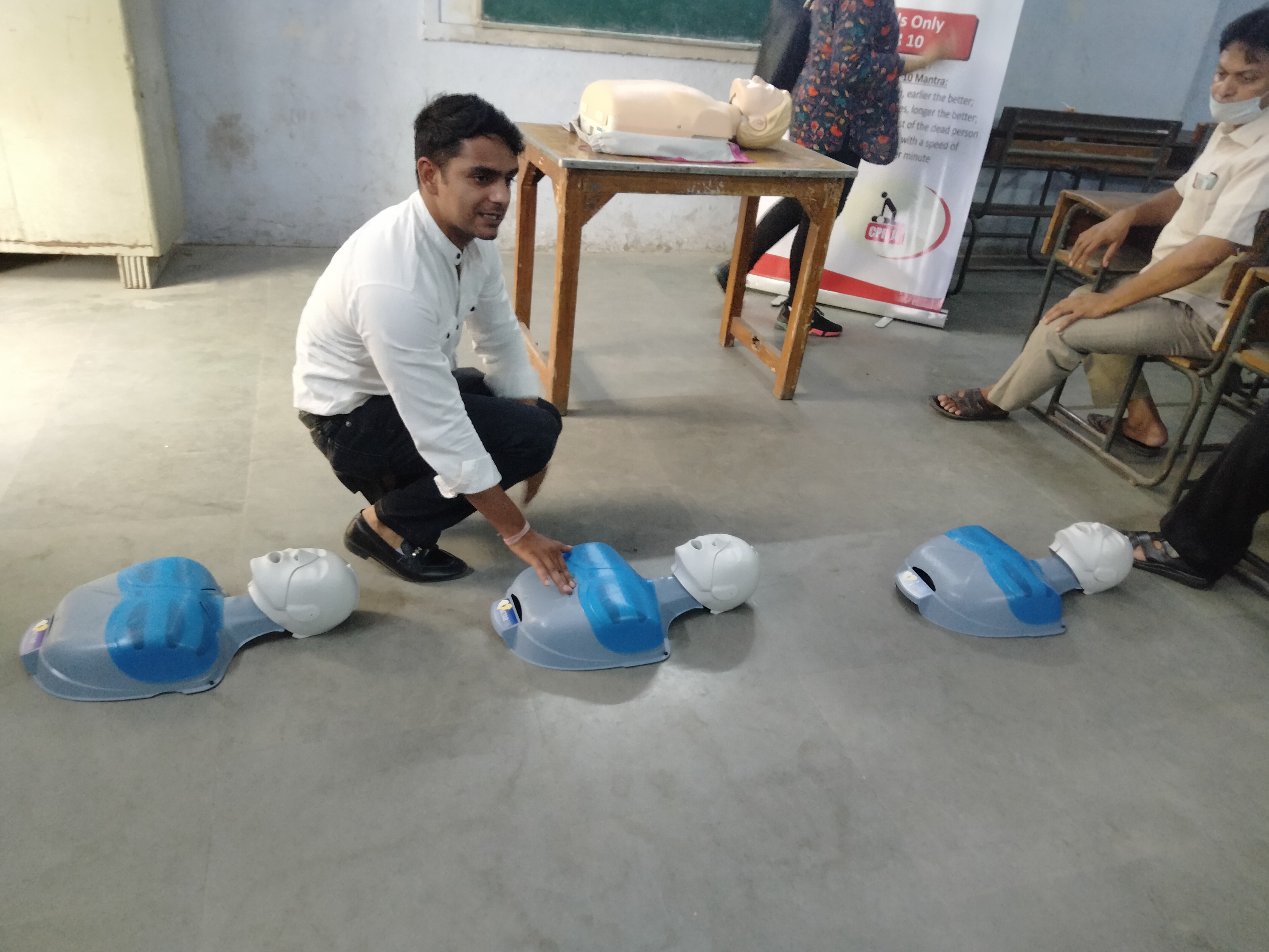 हृदय गति थमने पर दें CPR 10