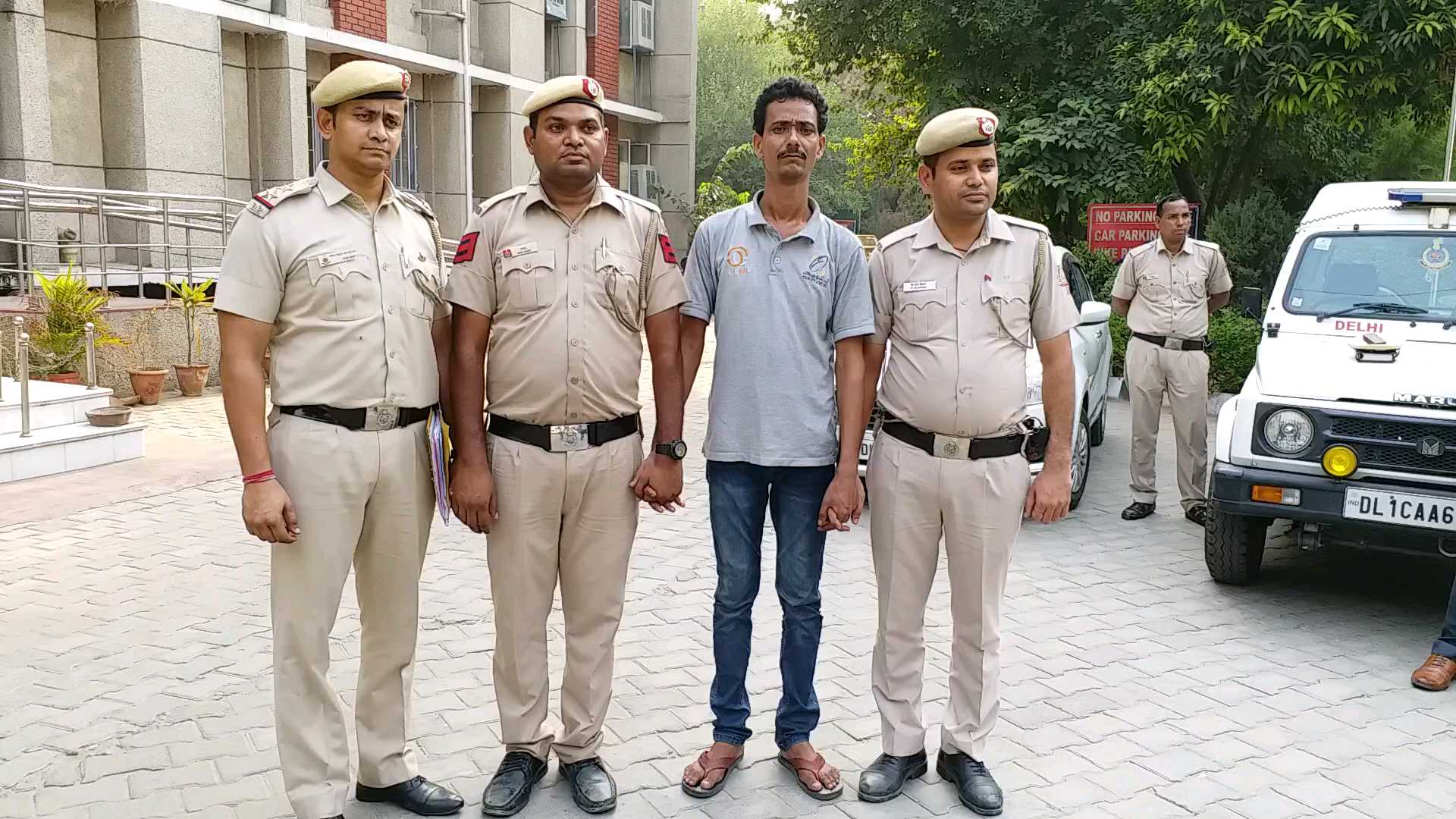 delhi police arrested man in 2 wife murder case