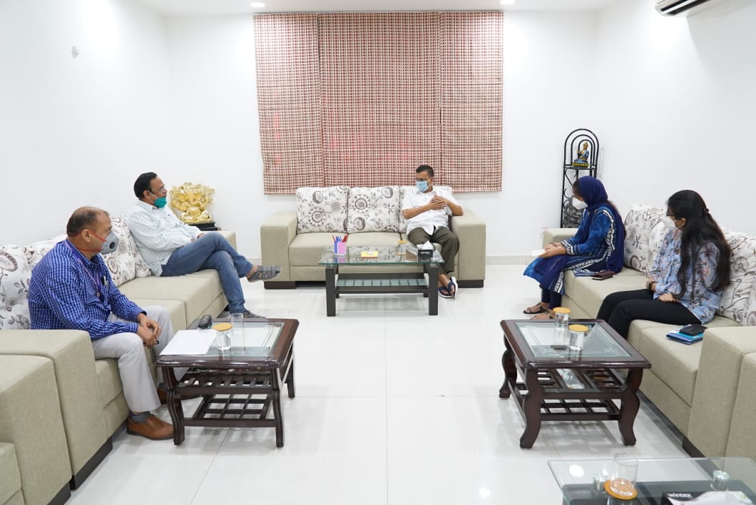 cm meets Corona warriors rajesh Bhardwaj family in delhi