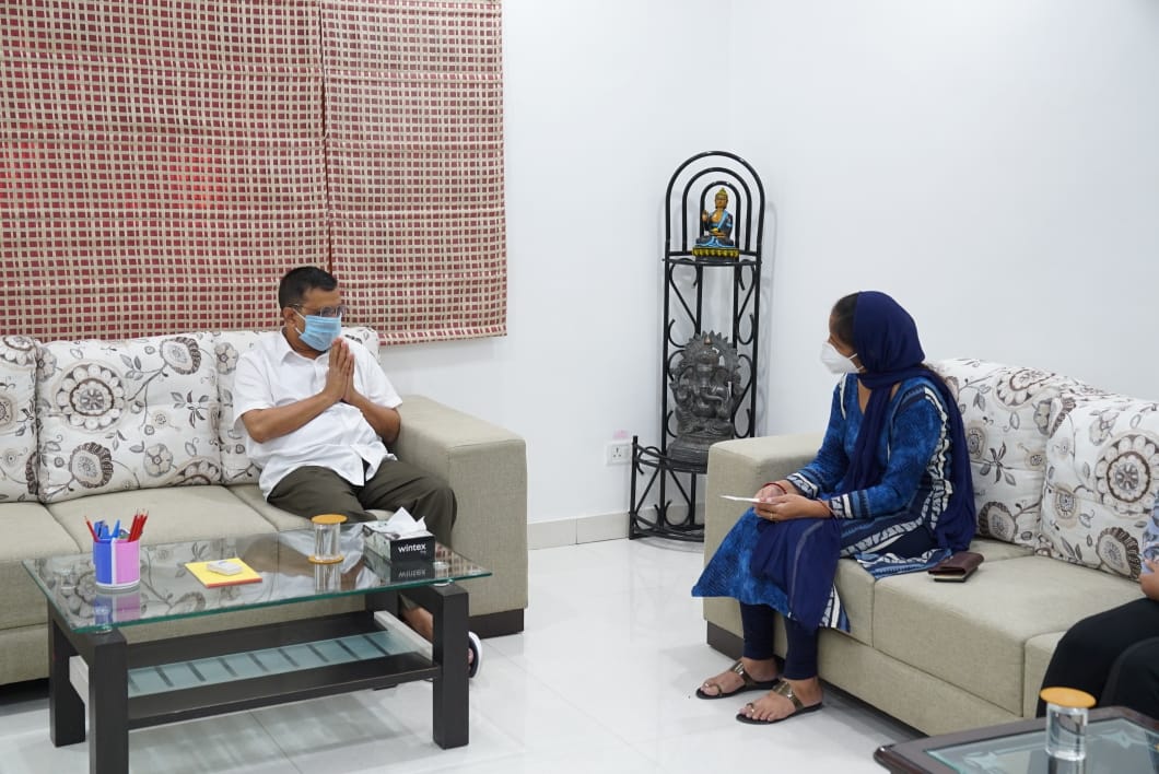 cm meets Corona warriors rajesh Bhardwaj family in delhi