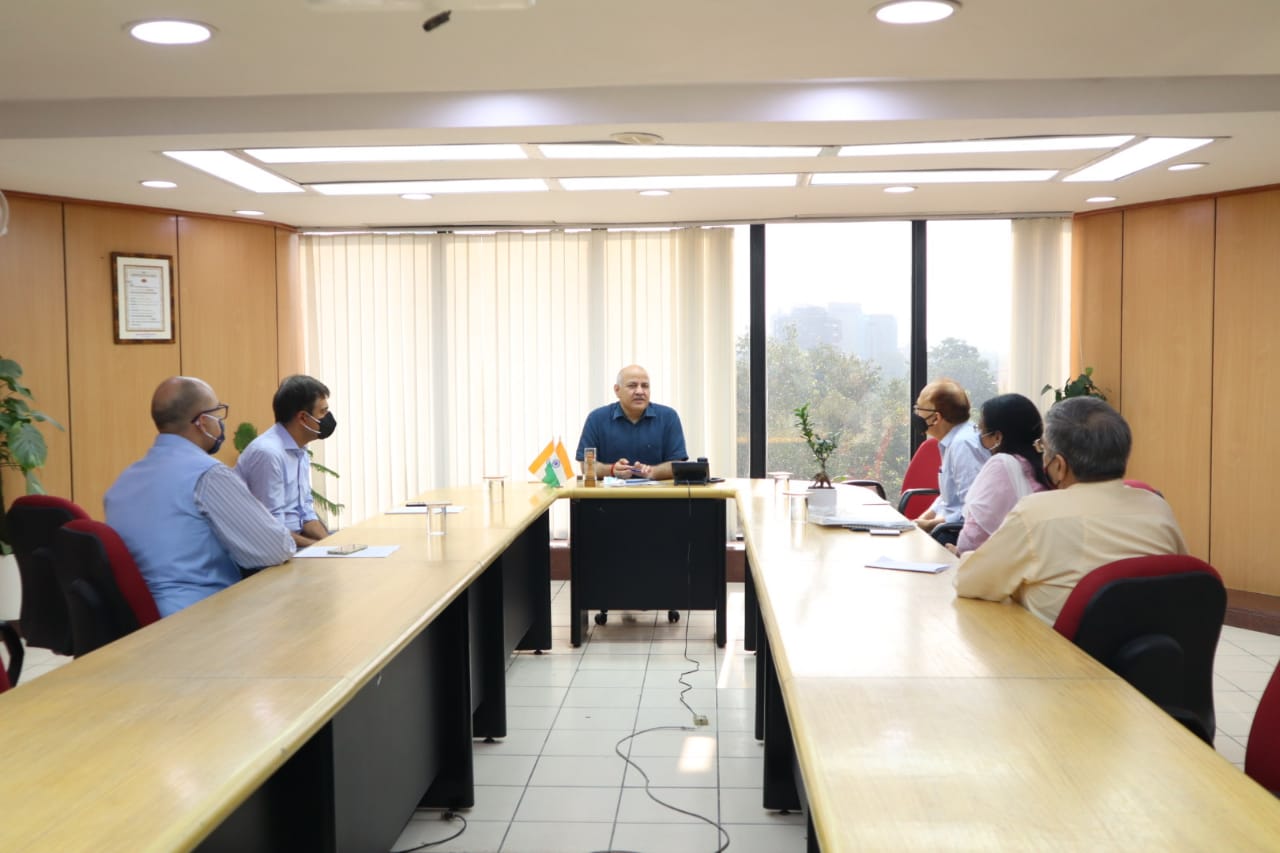 Deputy Chief Minister Manish Sisodia  met with hotel and restaurant association