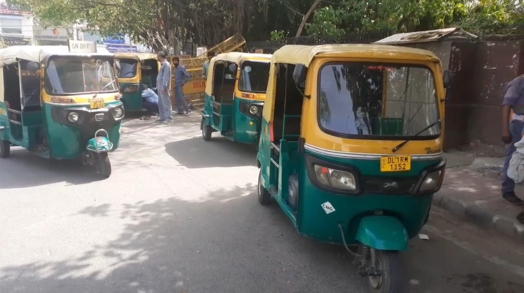 Auto drivers business down due to lockdown in delhi