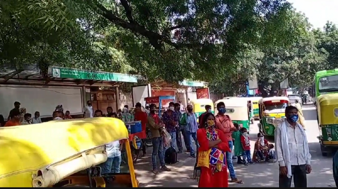 lado sarai people facing bus service problem