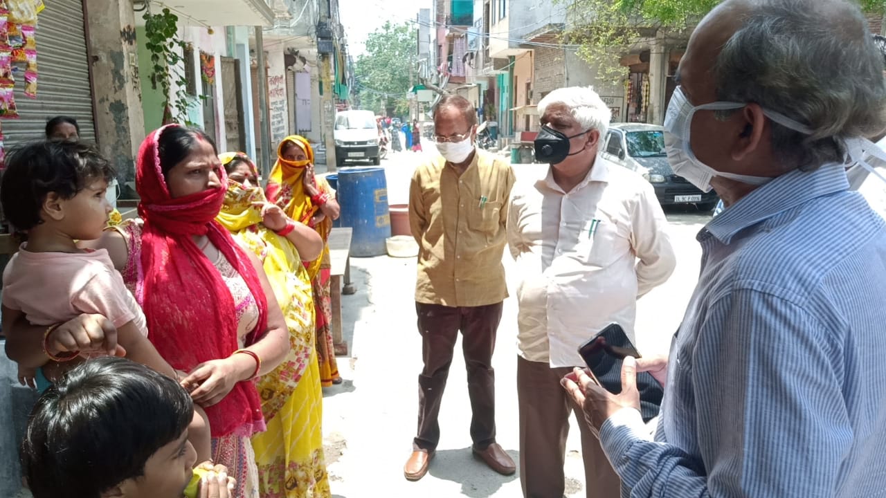 Rajendra Pal Gautam inspected ICDS beneficiaries