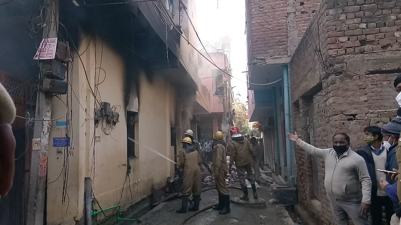 two children died in factory fire in delhi