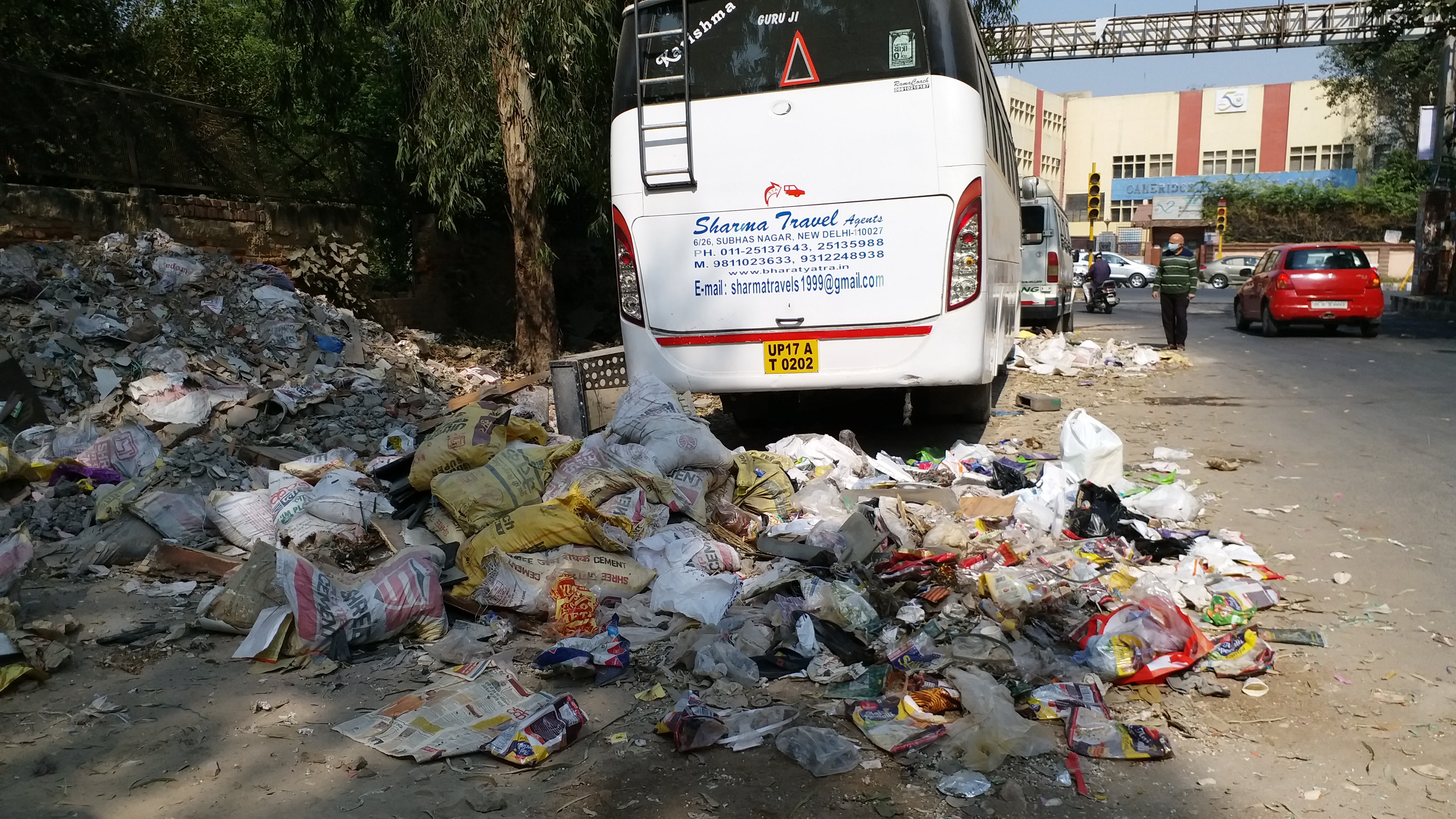 Litter pile behind buses