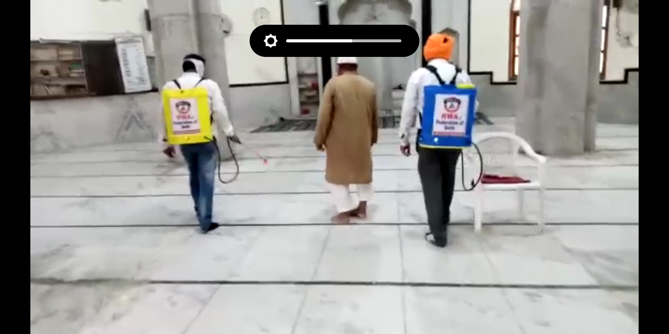 sikh-community-people-sanitize-mosque-in-mustafabad-akbari-masjid