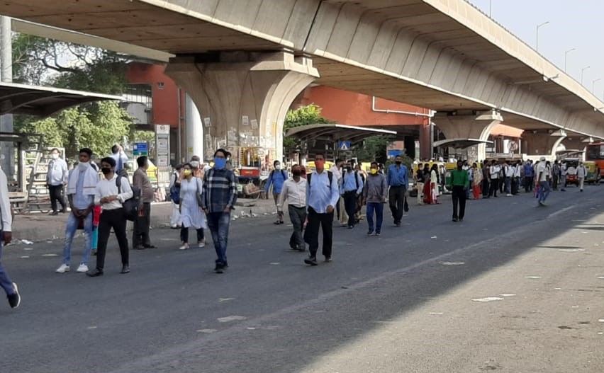 heavy rush on badarpur bus stand after relaxation in lockdown 4