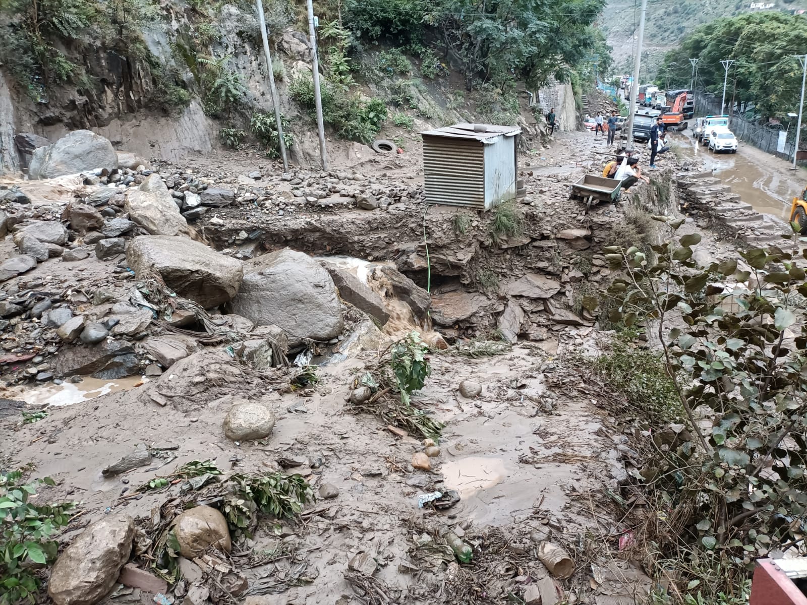 डोडा जिले में बादल फटने से अचानक आई बाढ़