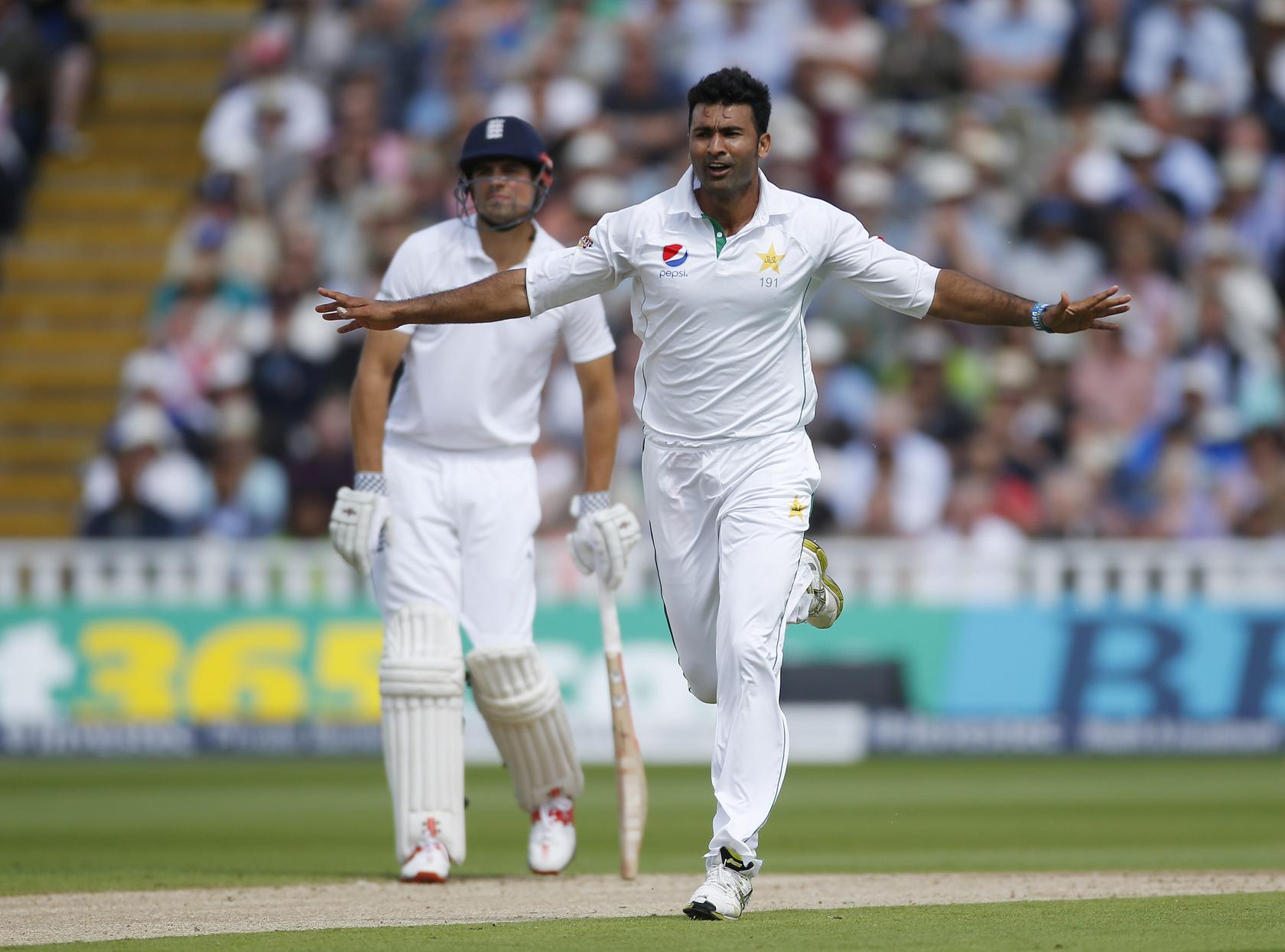 Sohail Khan, Derby,Waqar Younis, Pakistan, late swing