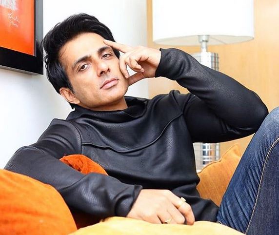 Sonu Sood helping migrant workers