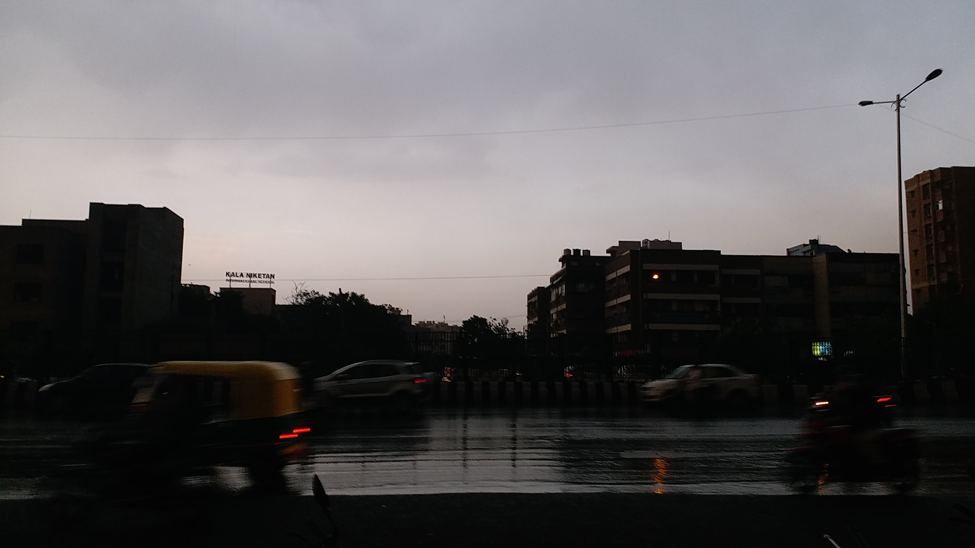 delhi ncr light storm and rain in many areas