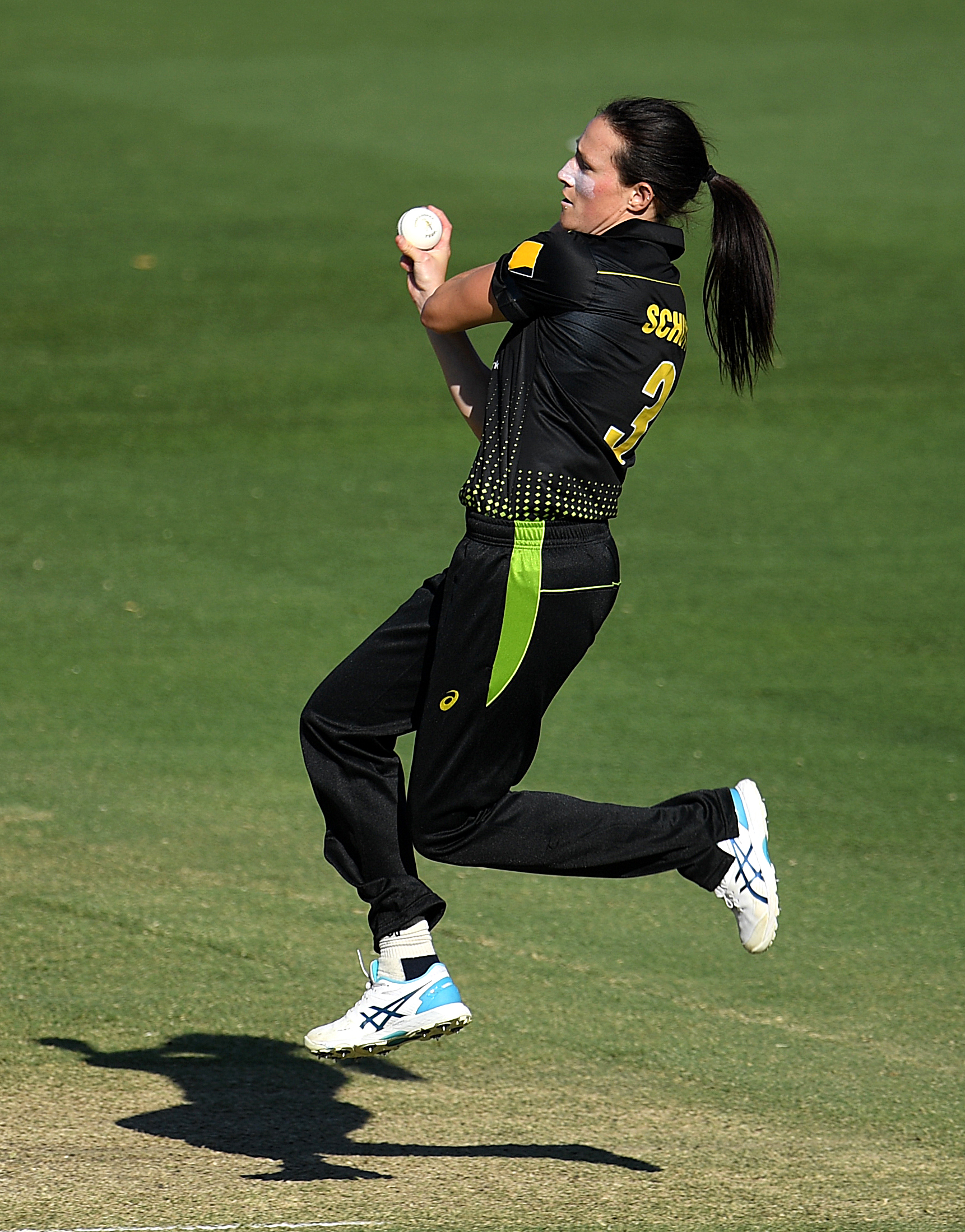 Gardner, Schutt shine in Australia's victory