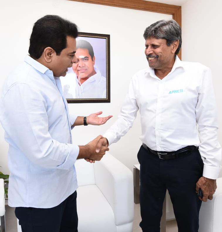 தெலங்கானா அமைச்சரைச் சந்தித்த கபில் தேவ்  kavil dev met telangana minister  former indian cricket team captain met taraka rama rao   Former Indian Captain Kapil Dev met Telangana minister K Taraka Rama Rao