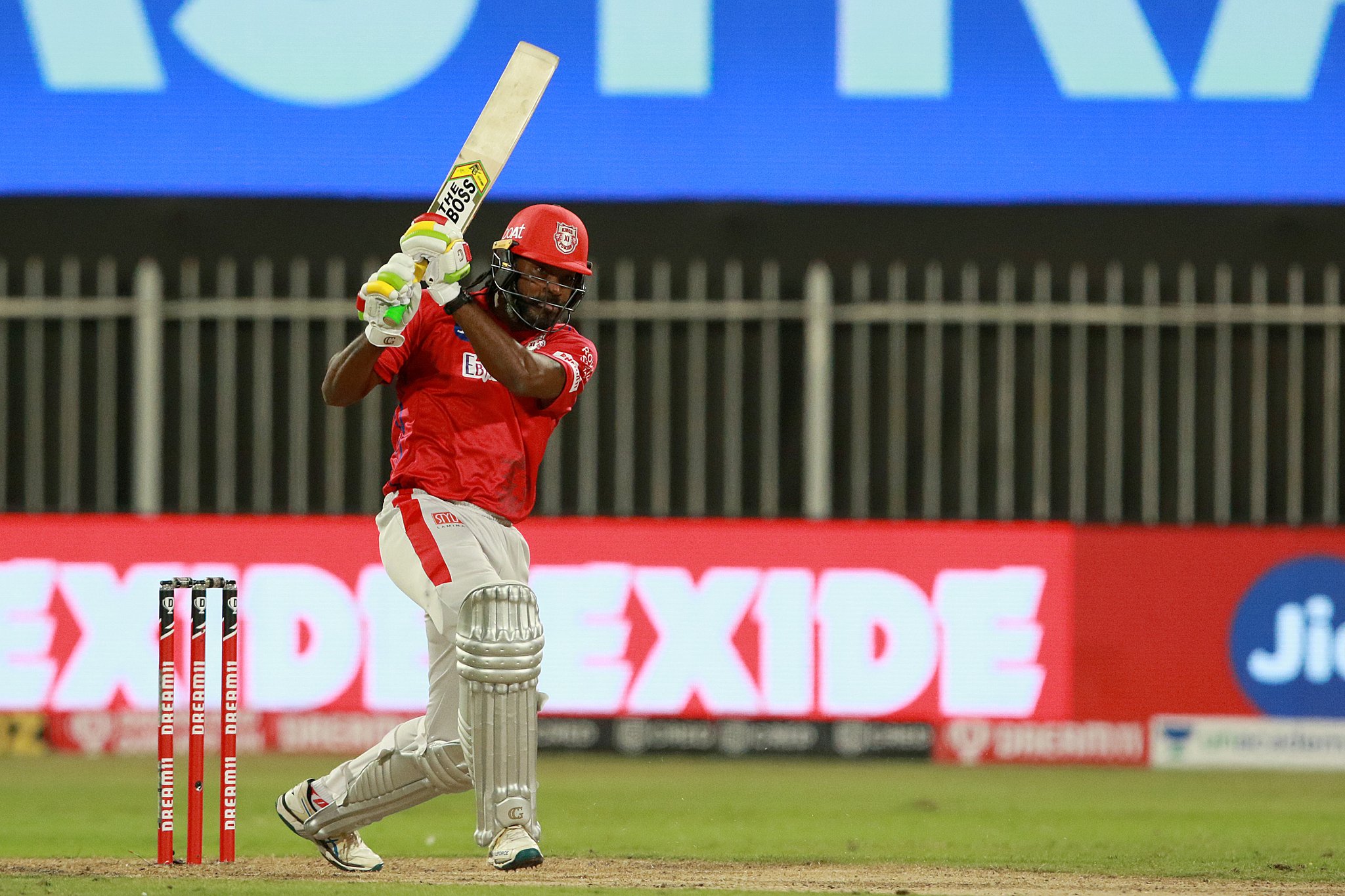 Chris Gayle stormed 53 runs with five sixes