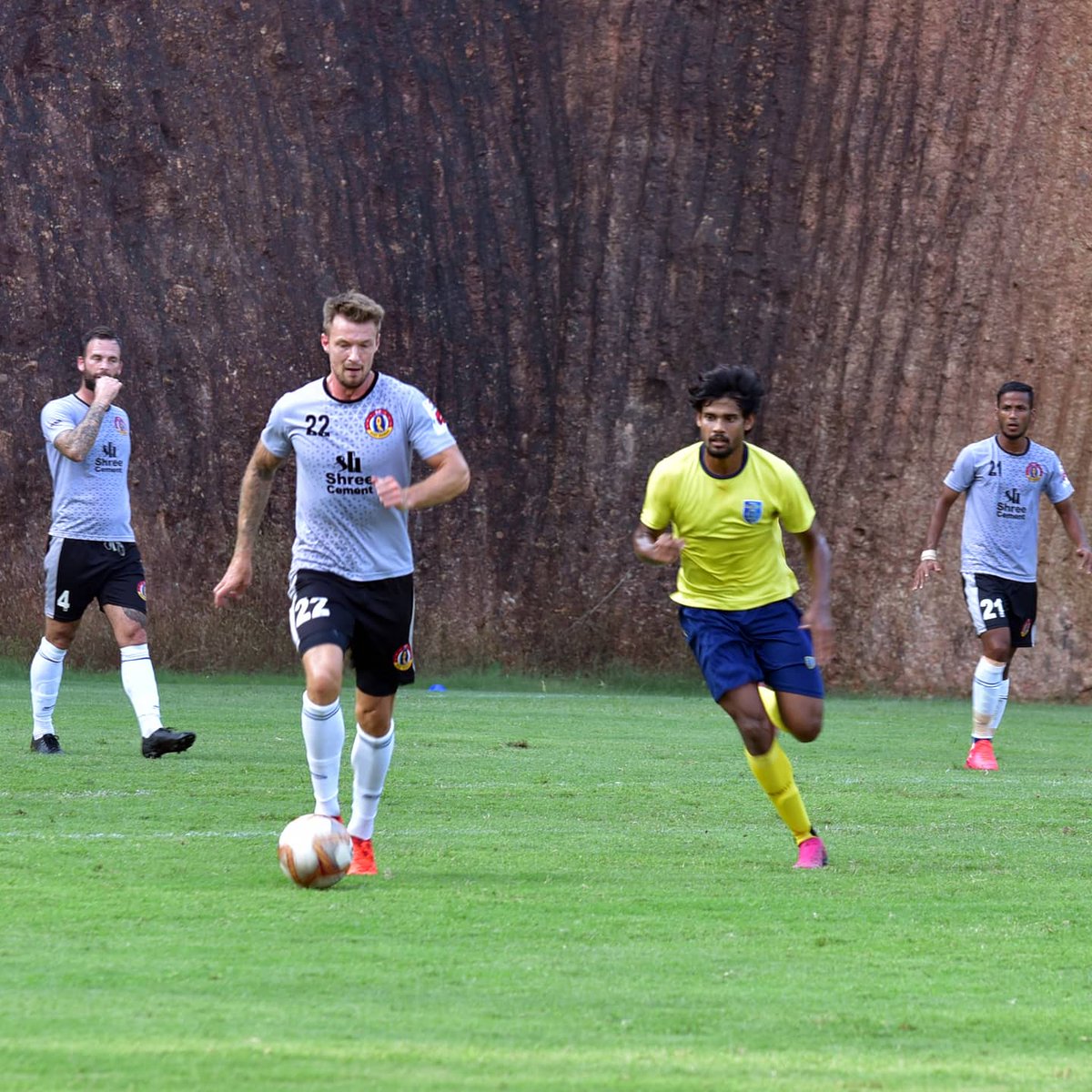 Kerala Blasters, SC East Bengal,  Indian Super League,  Kibu Vicuna