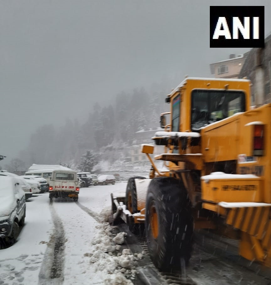 Parts of Himachal witness heavy snowfall  Keylong records lowest temperature  ഹിമാചൽ പ്രദേശിലെ കനത്ത മഞ്ഞ് വീഴ്ച  മഞ്ഞ് വീഴ്ച