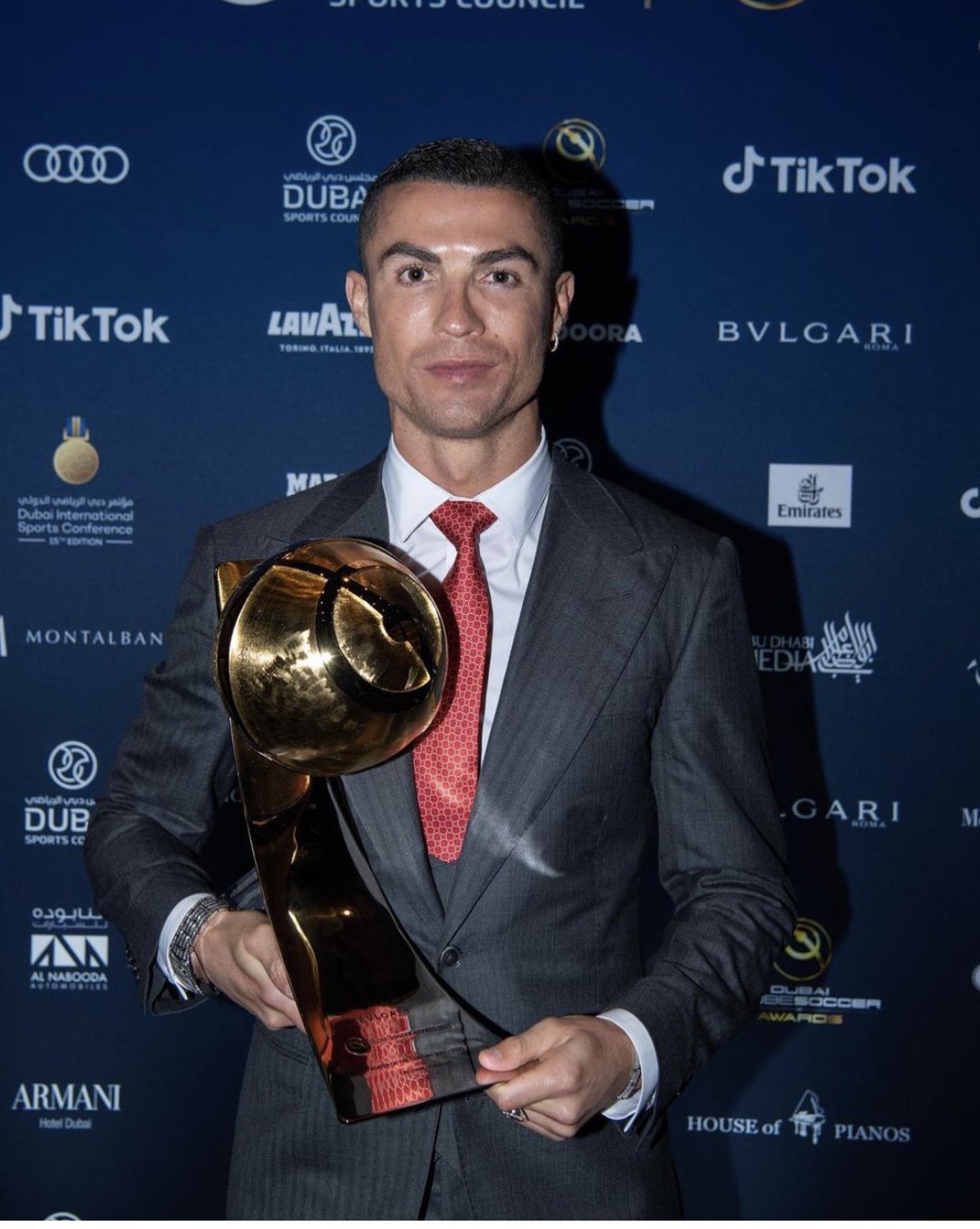 Globe Soccer Awards  Cristiano Ronaldo named Player of the Century  cristiano ronaldo  player of the century  lionel messi  global soccer awards  റൊണാള്‍ഡോ നൂറ്റാണ്ടിലെ താരം വാര്‍ത്ത  പുരസ്‌കാരം വാരിക്കൂട്ടി ബയേണ്‍ വാര്‍ത്ത  ronaldo star of the century news  bayern won awards news