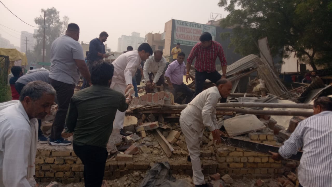 Noida officials, police halt house demolition drive midway as farmers protest