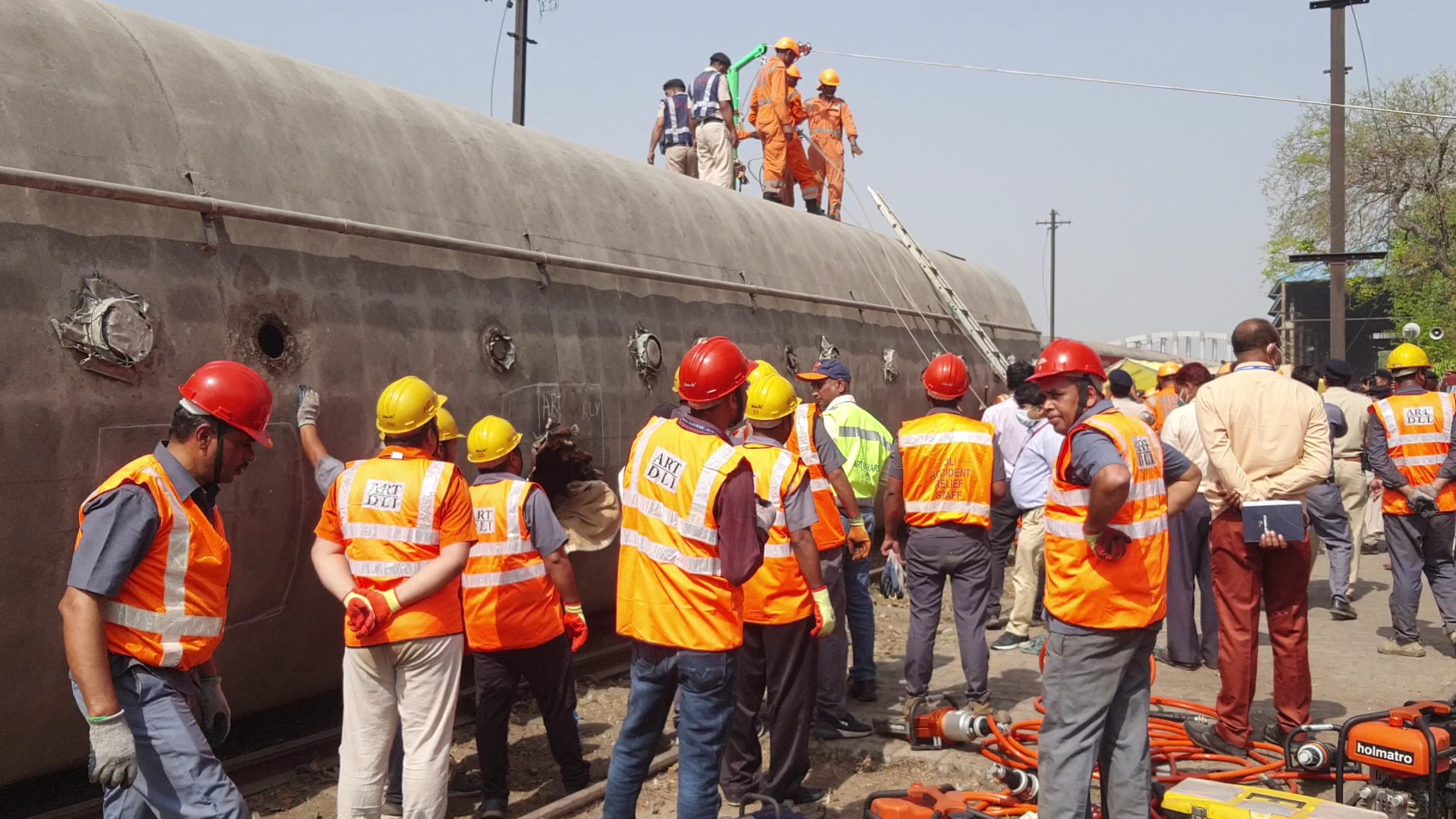 Train accident mock drill at Ghaziabad station NDRF conducted successful rescue operation
