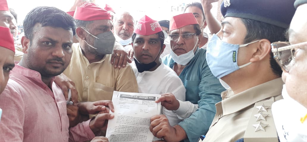 dadri police FIR registered against eight samajwadi party leader