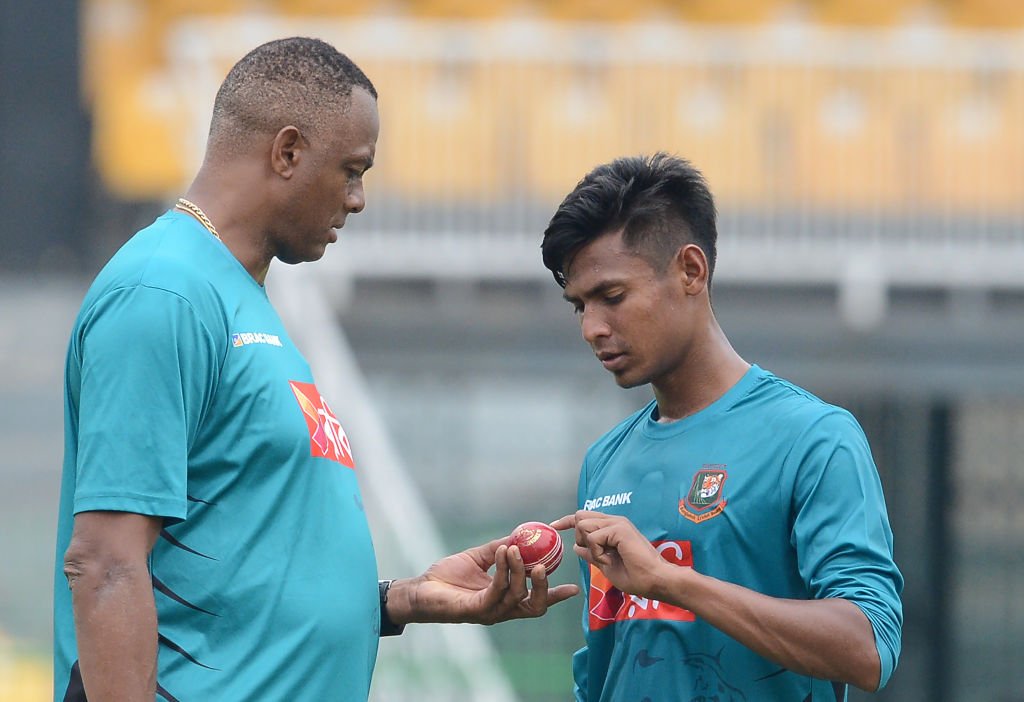 Bangladesh bowling coach Courtney Walsh (L) giving inputs to Mustafizur Rahman.