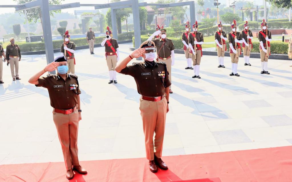 Police Flag Day: فلیگ ڈے کے موقع پر پولیس ہیڈکوارٹر میں پرچم کشائی