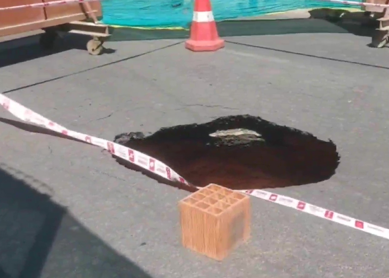 Biker injured after massive sinkhole in bengaluru