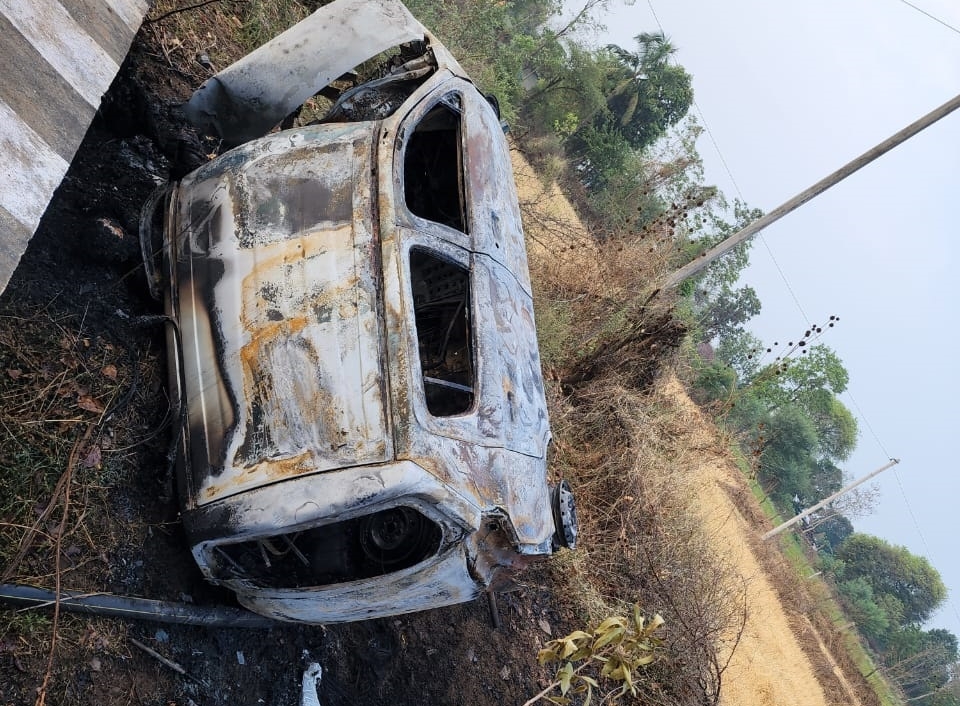 Family members burnt alive in car accident at Chhattisgarh, Family members burnt alive in car accident at Rajnandgaon, Chhattisgarh accident news, Family members died in car accident at Chhattisgarh, ಛತ್ತೀಸ್‌ಗಢದಲ್ಲಿ ಕಾರು ಅಪಘಾತದಲ್ಲಿ ಕುಟುಂಬ ಸದಸ್ಯರು ಸಜೀವ ದಹನ, ರಾಜ್‌ನಂದಗಾಂವ್‌ ಕಾರು ಅಪಘಾತದಲ್ಲಿ ಕುಟುಂಬ ಸದಸ್ಯರು ಸಜೀವ ದಹನ, ಛತ್ತೀಸ್‌ಗಢ ಅಪಘಾತ ಸುದ್ದಿ, ಛತ್ತೀಸ್‌ಗಢದಲ್ಲಿ ಕಾರು ಅಪಘಾತದಲ್ಲಿ ಕುಟುಂಬದ ಸದಸ್ಯರು ಸಾವು,