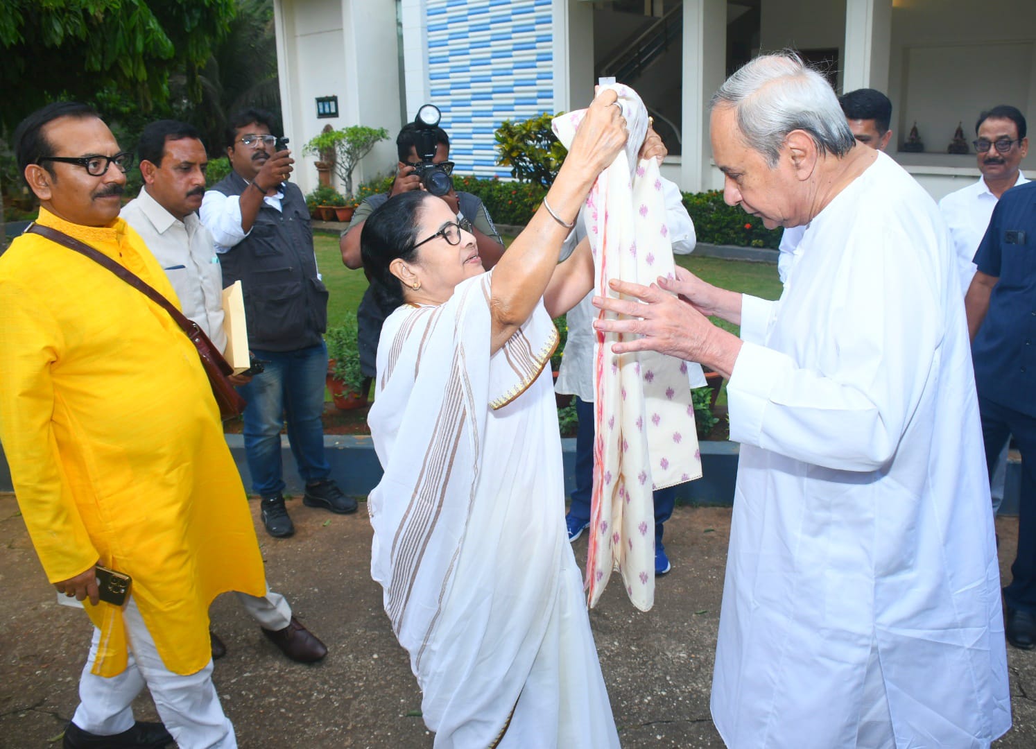 Mamata Banerjee meets Naveen Patnaik at his Bhubaneswar House